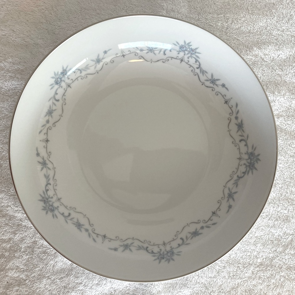 Mikasa Chadsworth White Bone China 9" Round Vegetable Bowl